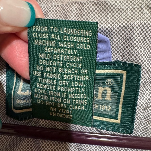 L.L. Bean Purple Hooded Rain Jacket Pockets Zipper Snap Velcro Closure Sz M - Picture 4 of 11